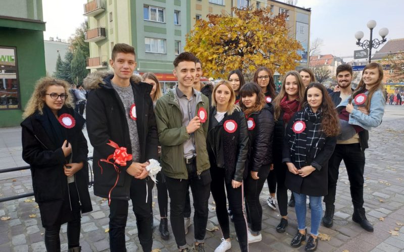 Ekonomik tańczy Poloneza dla Niepodległej