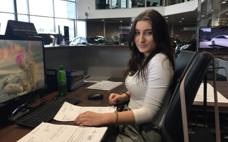 Patrycja i Wiktoria z kl. 2M na stażu – firma Mercedes-Benz Grupa Wróbel