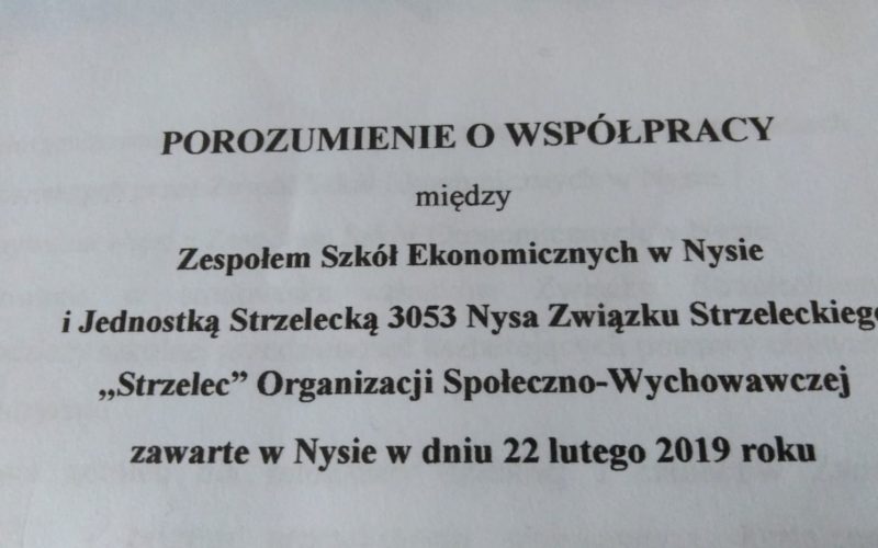 Porozumienie o współpracy między Zespołem Szkół Ekonomicznych w Nysie i Jednostką Strzelecką 3053 Nysa Związku Strzeleckiego ,,Strzelec”