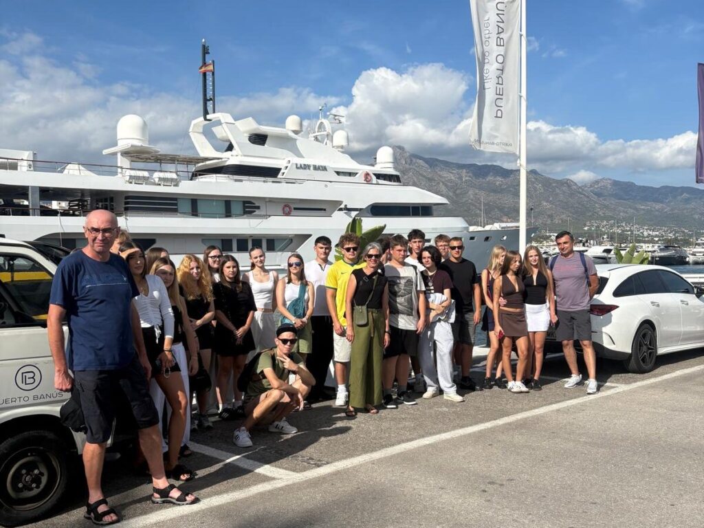 Puerto Banús – luksus parkuje na każdym kroku!